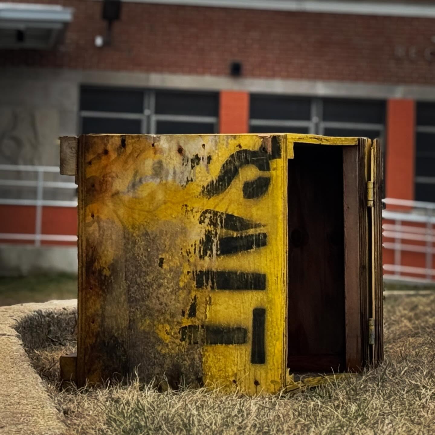 Saltbox on Dupont Ave. and Lanier Ave., Cylburn. 

#baltimoresaltbox #saltbox #overserved #cylburn #baltimore