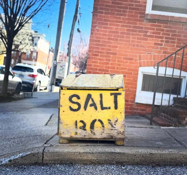 Saltbox on E. Gittings St. and Jackson St., Federal Hill.

#baltimoresaltbox #saltbox #federalhill #baltimore