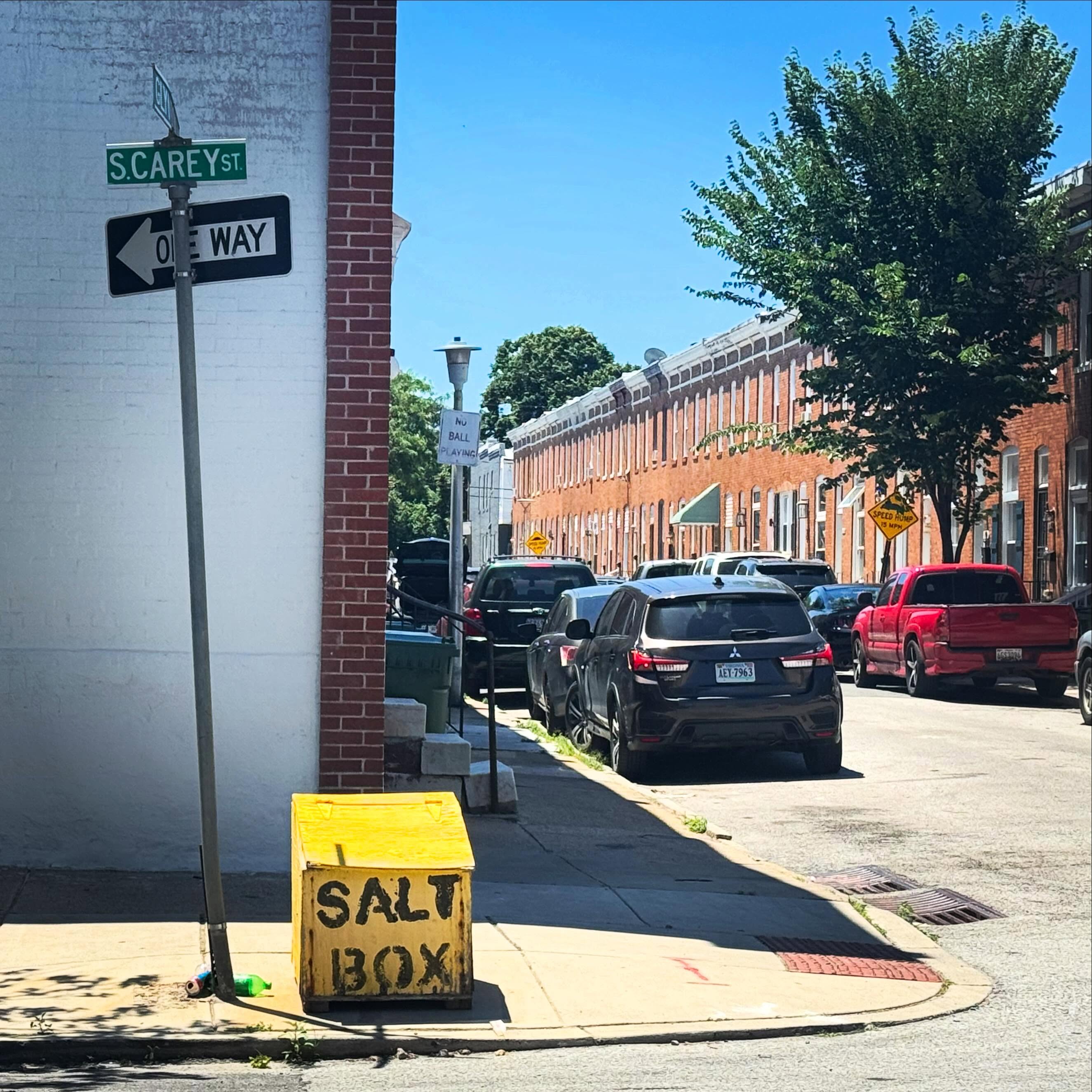 Saltbox on S. Carey St. and Glyndon Ave., Pigtown. 

#baltimoresaltbox #saltbox #pigtown #pigtownbaltimore #baltimore